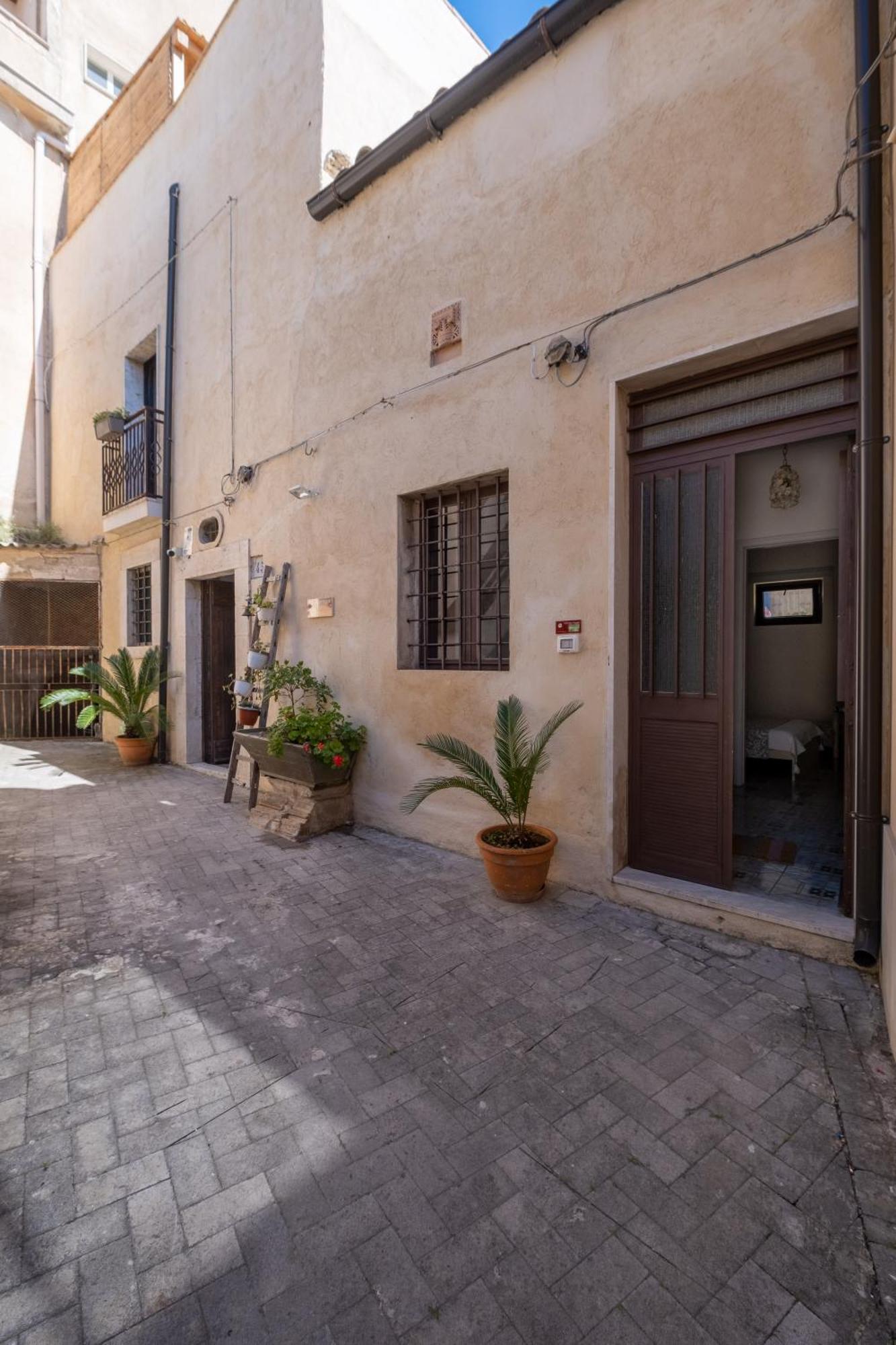 Si-Moutique, Le Case-Grotte Degli Avi 2 Modica Exterior photo